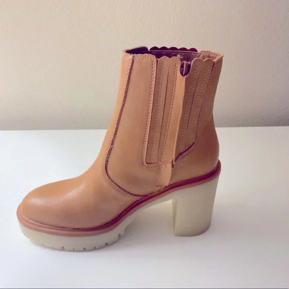 Faux Leather Chunky Heel Tan Boot Size 8 - Picture 3 of 5